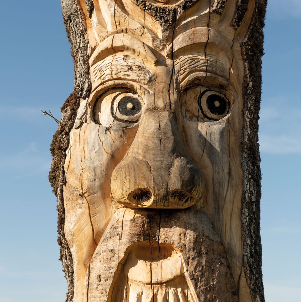Totem en bois sculpté - Gérard Bonnecaze